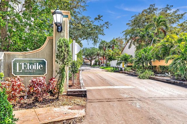 3085 N 36th Ave, Hollywood, FL 33021