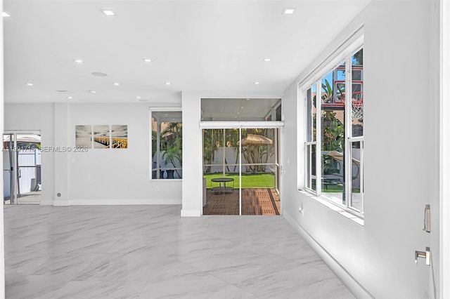 3085 N 36th Ave, Hollywood, FL 33021