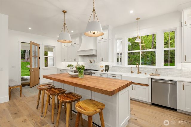 4948 NE North Tolo Road, Bainbridge Island, WA 98110