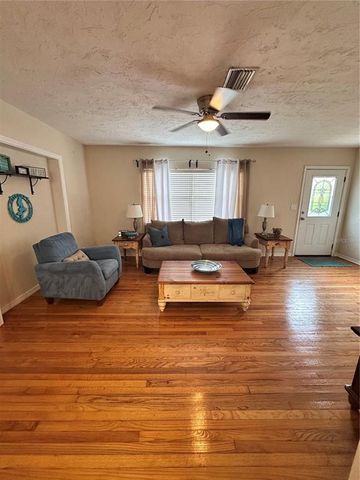 800 61ST STREET N, St Petersburg, FL 33710