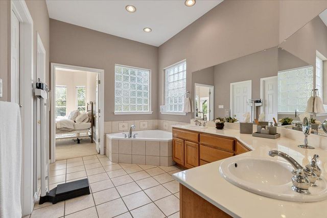 280 Hannah DR, Dripping Springs, TX 78620