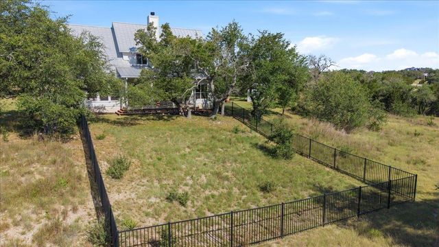 280 Hannah DR, Dripping Springs, TX 78620