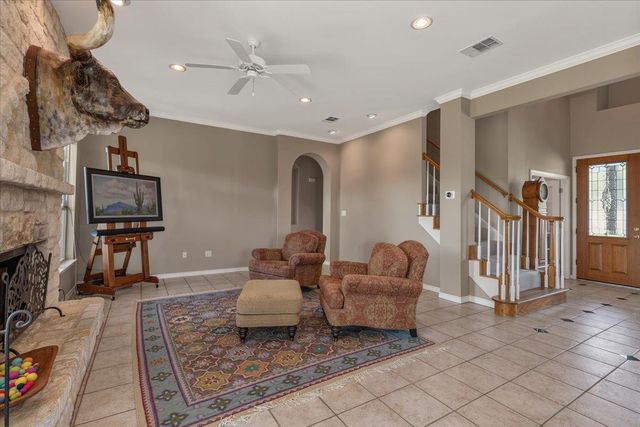 280 Hannah DR, Dripping Springs, TX 78620