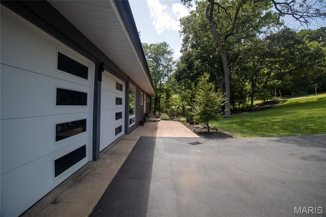 12212 Robyn Road, Sunset Hills, MO 63127