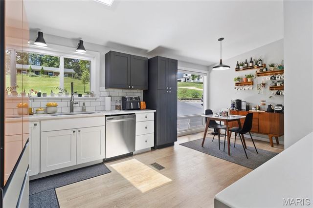 12212 Robyn Road, Sunset Hills, MO 63127