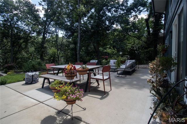 12212 Robyn Road, Sunset Hills, MO 63127