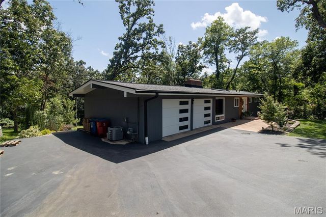 12212 Robyn Road, Sunset Hills, MO 63127