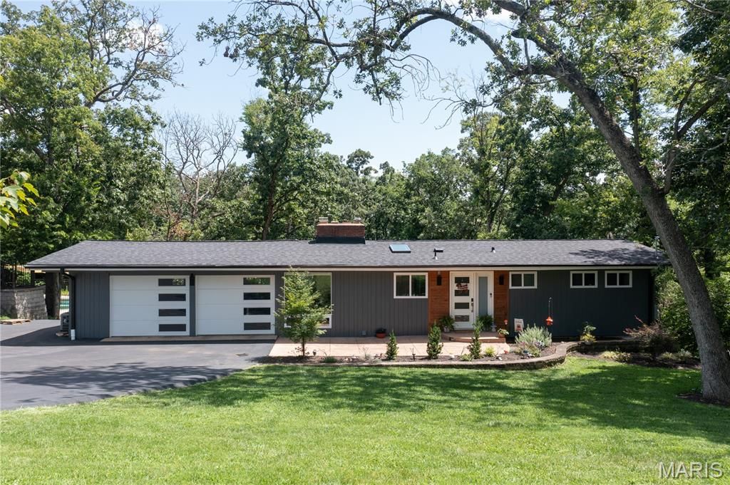 12212 Robyn Road, Sunset Hills, MO 63127