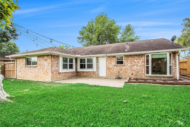 17223 Fife Lane, Webster, TX 77598