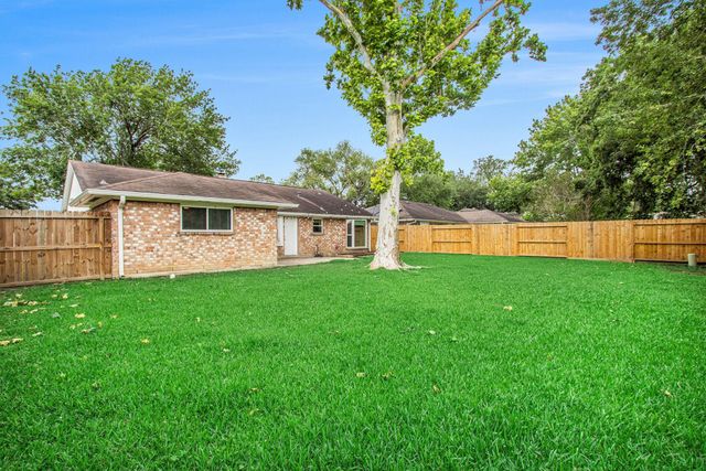 17223 Fife Lane, Webster, TX 77598