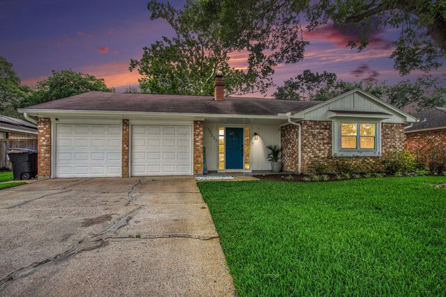 17223 Fife Lane, Webster, TX 77598