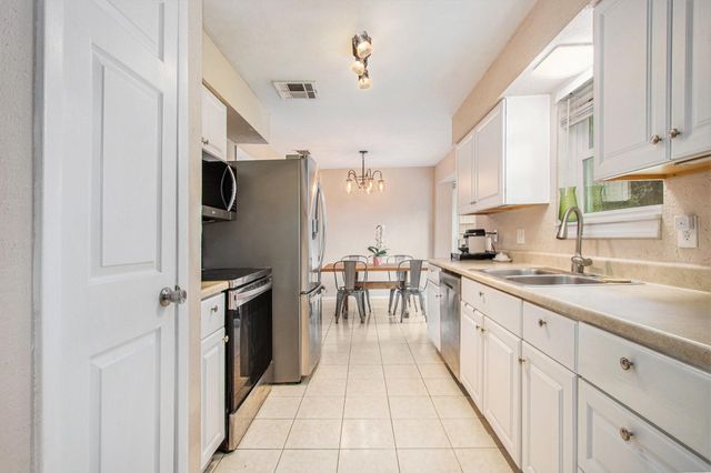 17223 Fife Lane, Webster, TX 77598