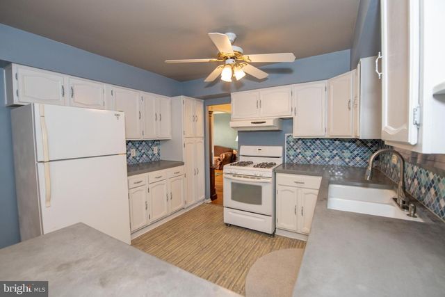 240 CLEARFIELD CIR, Warminster, PA 18974