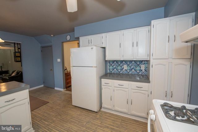 240 CLEARFIELD CIR, Warminster, PA 18974