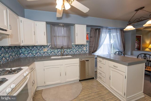 240 CLEARFIELD CIR, Warminster, PA 18974