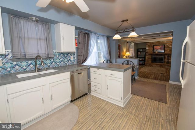 240 CLEARFIELD CIR, Warminster, PA 18974