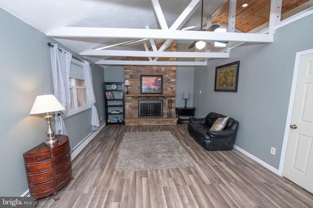 240 CLEARFIELD CIR, Warminster, PA 18974