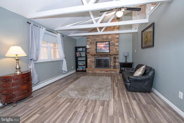 240 CLEARFIELD CIR, Warminster, PA 18974