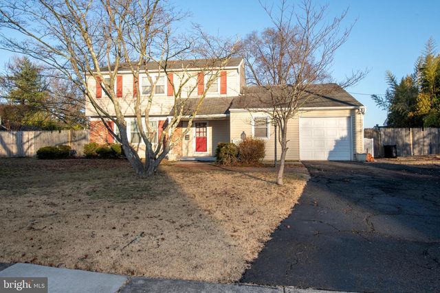 240 CLEARFIELD CIR, Warminster, PA 18974