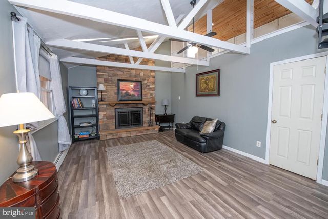 240 CLEARFIELD CIR, Warminster, PA 18974