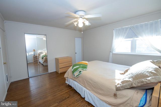 240 CLEARFIELD CIR, Warminster, PA 18974