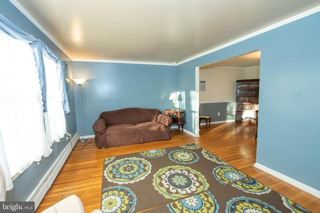 240 CLEARFIELD CIR, Warminster, PA 18974