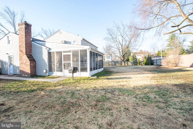 240 CLEARFIELD CIR, Warminster, PA 18974