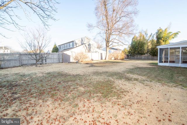 240 CLEARFIELD CIR, Warminster, PA 18974