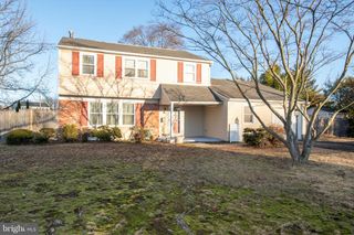 240 CLEARFIELD CIR, Warminster, PA 18974