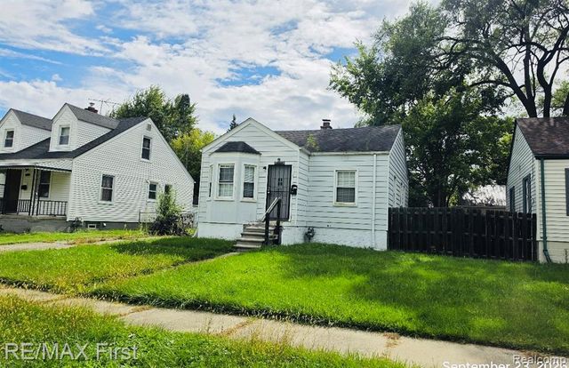 18914 Elkhart Street, Harper Woods, MI 48225