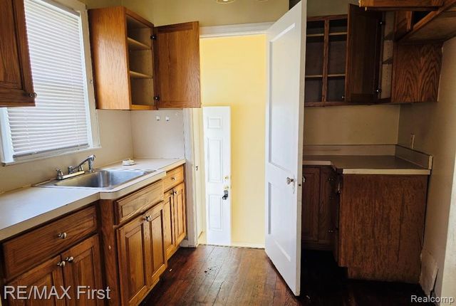 18914 Elkhart Street, Harper Woods, MI 48225
