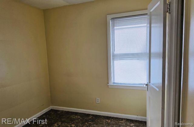 18914 Elkhart Street, Harper Woods, MI 48225