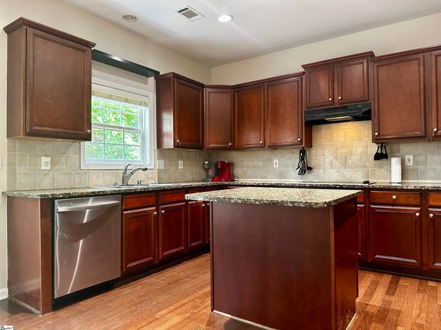 6 Boxleaf Court, Greer, SC 29650