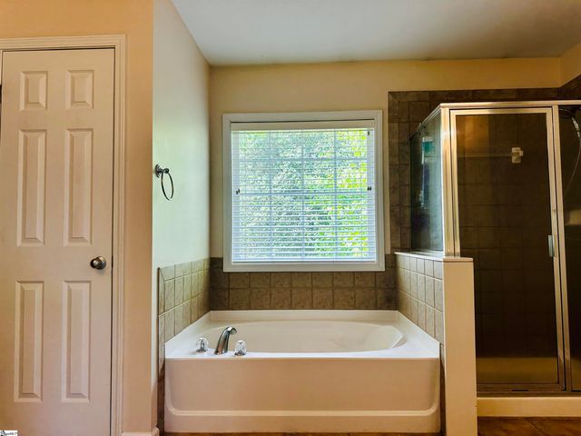 6 Boxleaf Court, Greer, SC 29650