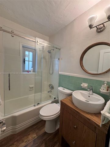 510 76 1, Miami Beach, FL 33141