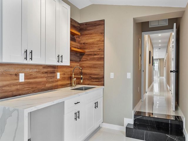 1500 Biarritz Dr 1, Miami Beach, FL 33141