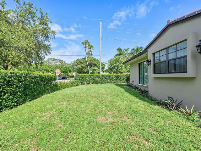 1500 Biarritz Dr 1, Miami Beach, FL 33141