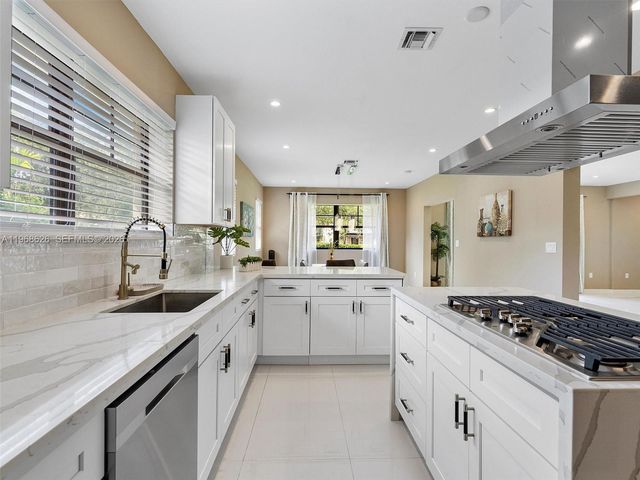 1500 Biarritz Dr 1, Miami Beach, FL 33141