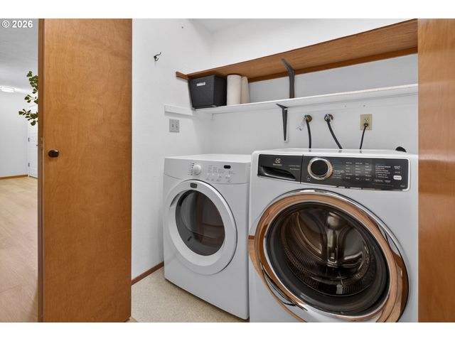 86 KINGSGATE Rd F105, Lake Oswego, OR 97035
