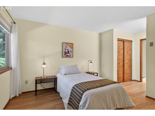 86 KINGSGATE Rd F105, Lake Oswego, OR 97035