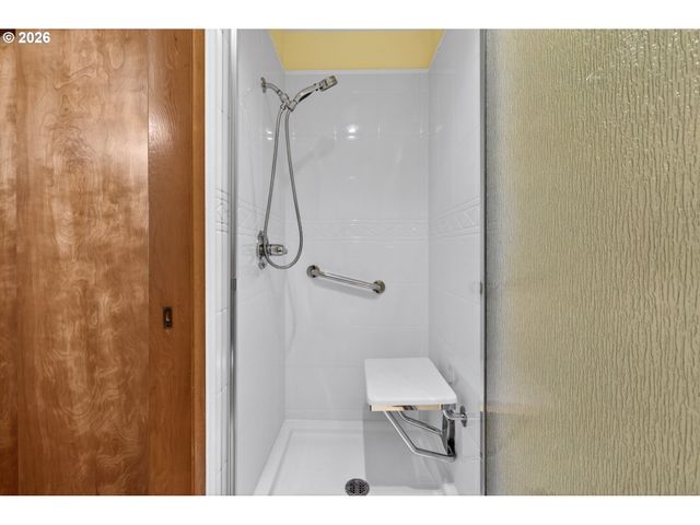 86 KINGSGATE Rd F105, Lake Oswego, OR 97035