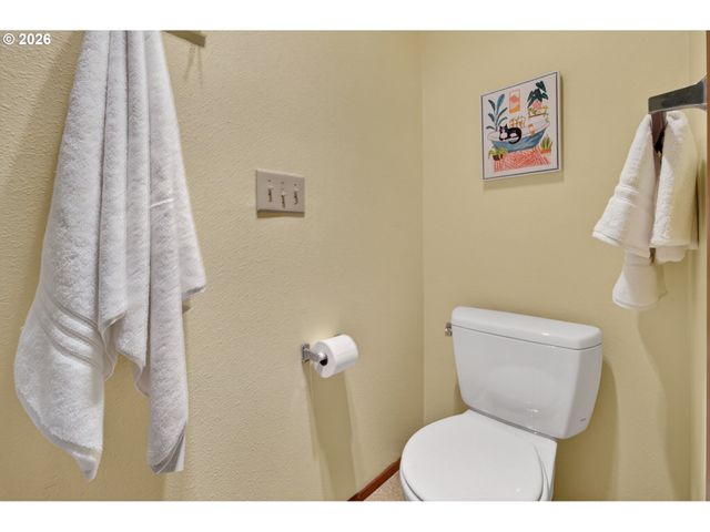 86 KINGSGATE Rd F105, Lake Oswego, OR 97035