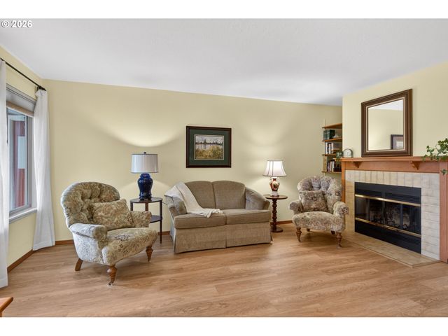 86 KINGSGATE Rd F105, Lake Oswego, OR 97035