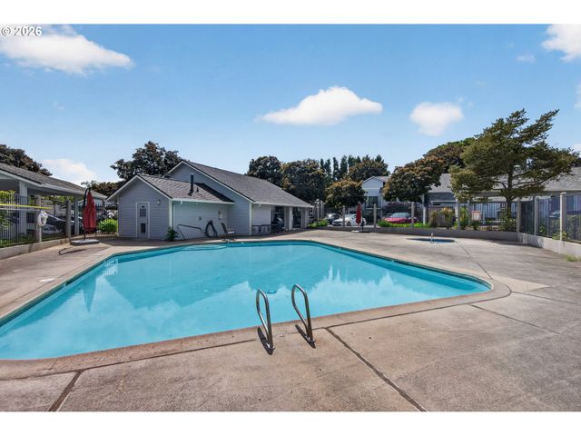 86 KINGSGATE Rd F105, Lake Oswego, OR 97035