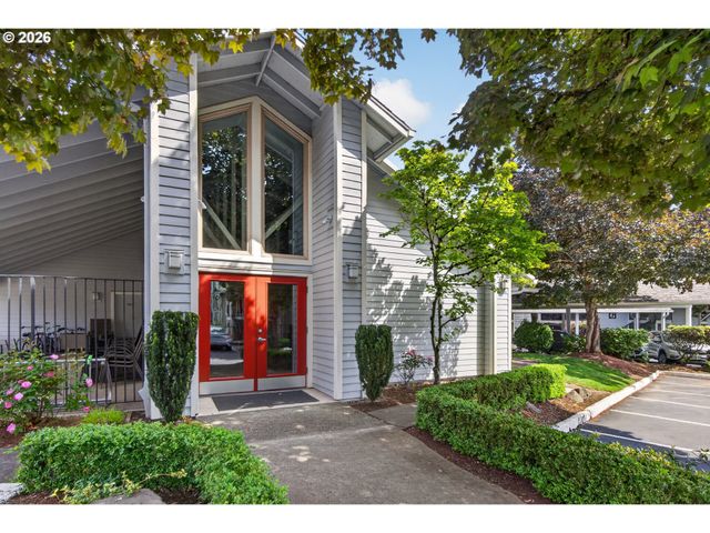 86 KINGSGATE Rd F105, Lake Oswego, OR 97035