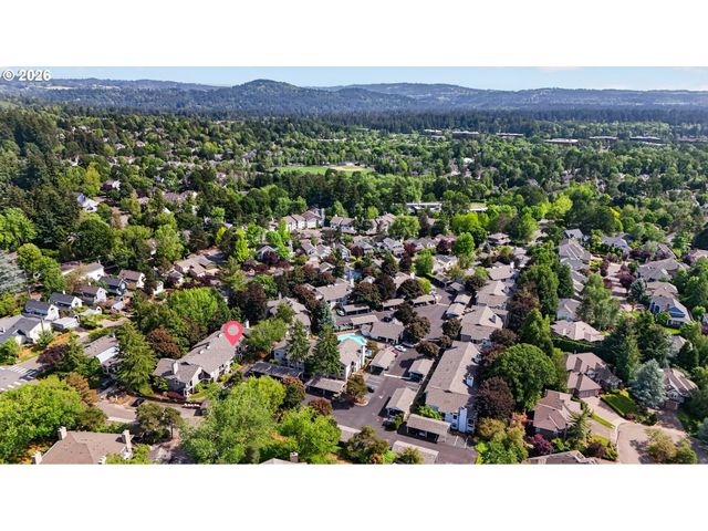 86 KINGSGATE Rd F105, Lake Oswego, OR 97035