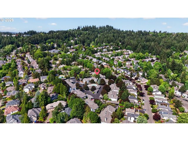 86 KINGSGATE Rd F105, Lake Oswego, OR 97035
