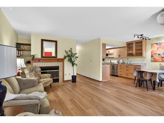 86 KINGSGATE Rd F105, Lake Oswego, OR 97035