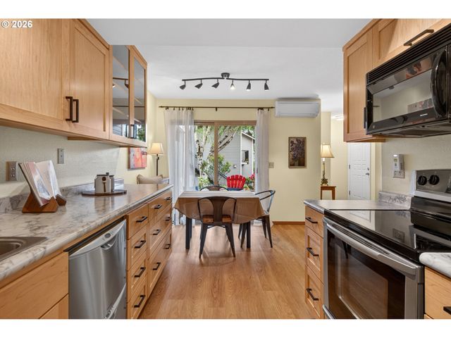 86 KINGSGATE Rd F105, Lake Oswego, OR 97035