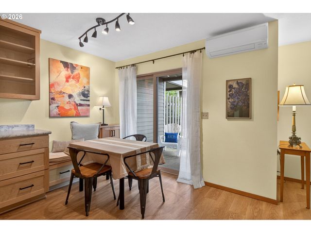 86 KINGSGATE Rd F105, Lake Oswego, OR 97035